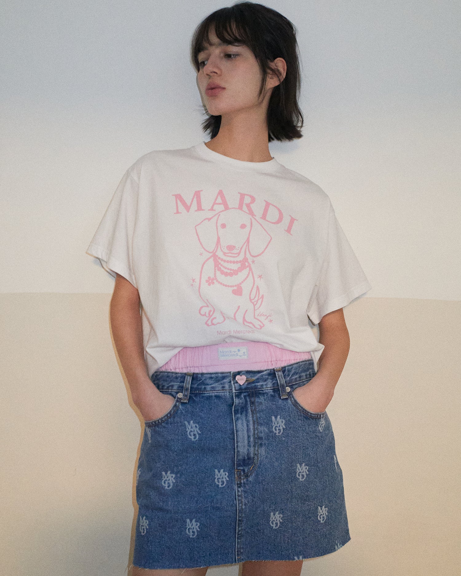 TSHIRT SWING THE TAIL DDANJI PEARL NECKLACE_WHITE PINK