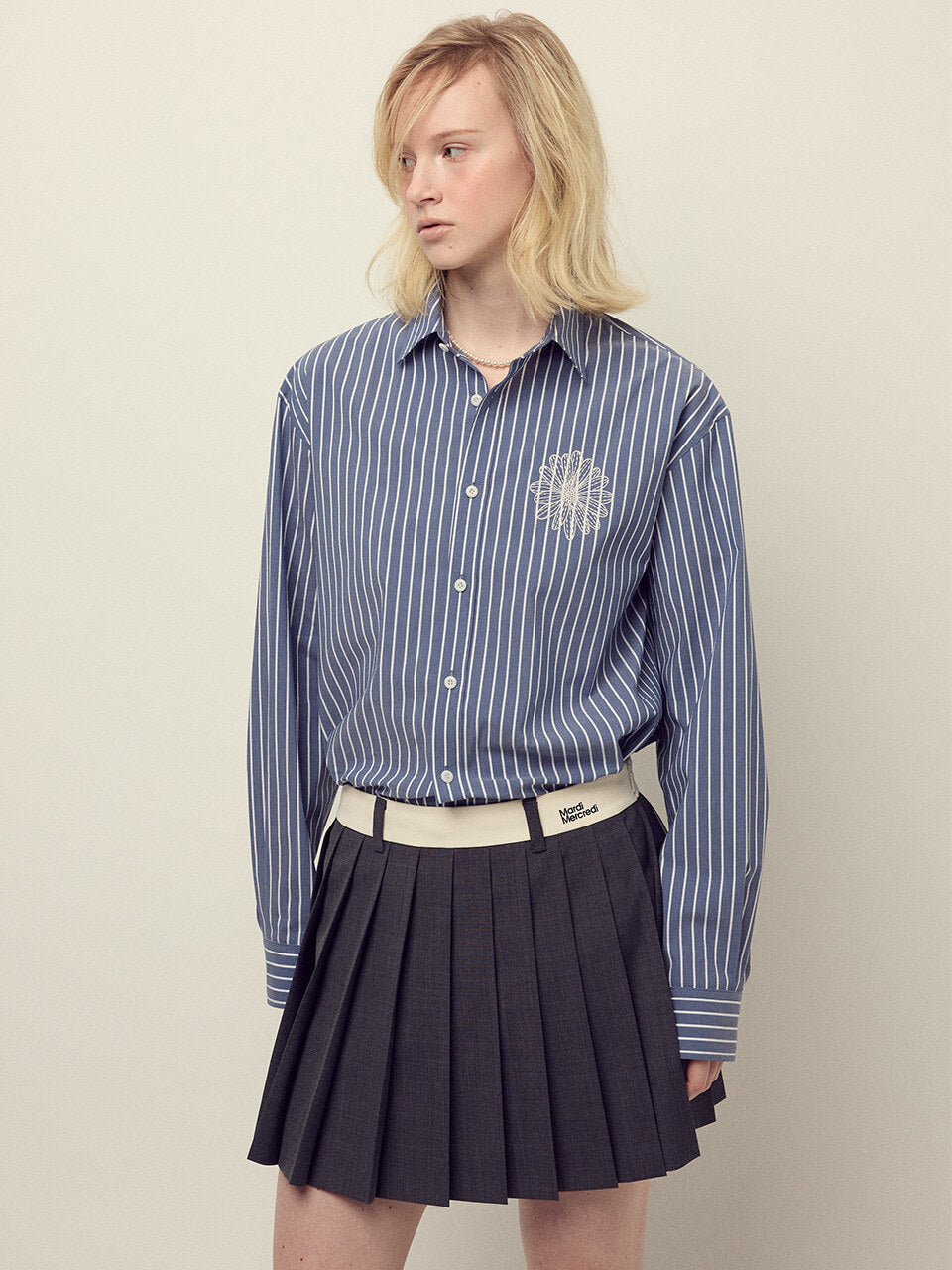 WOOL PLEATED MINI SKIRT CONTRAST WAISTBAND_CHARCOAL