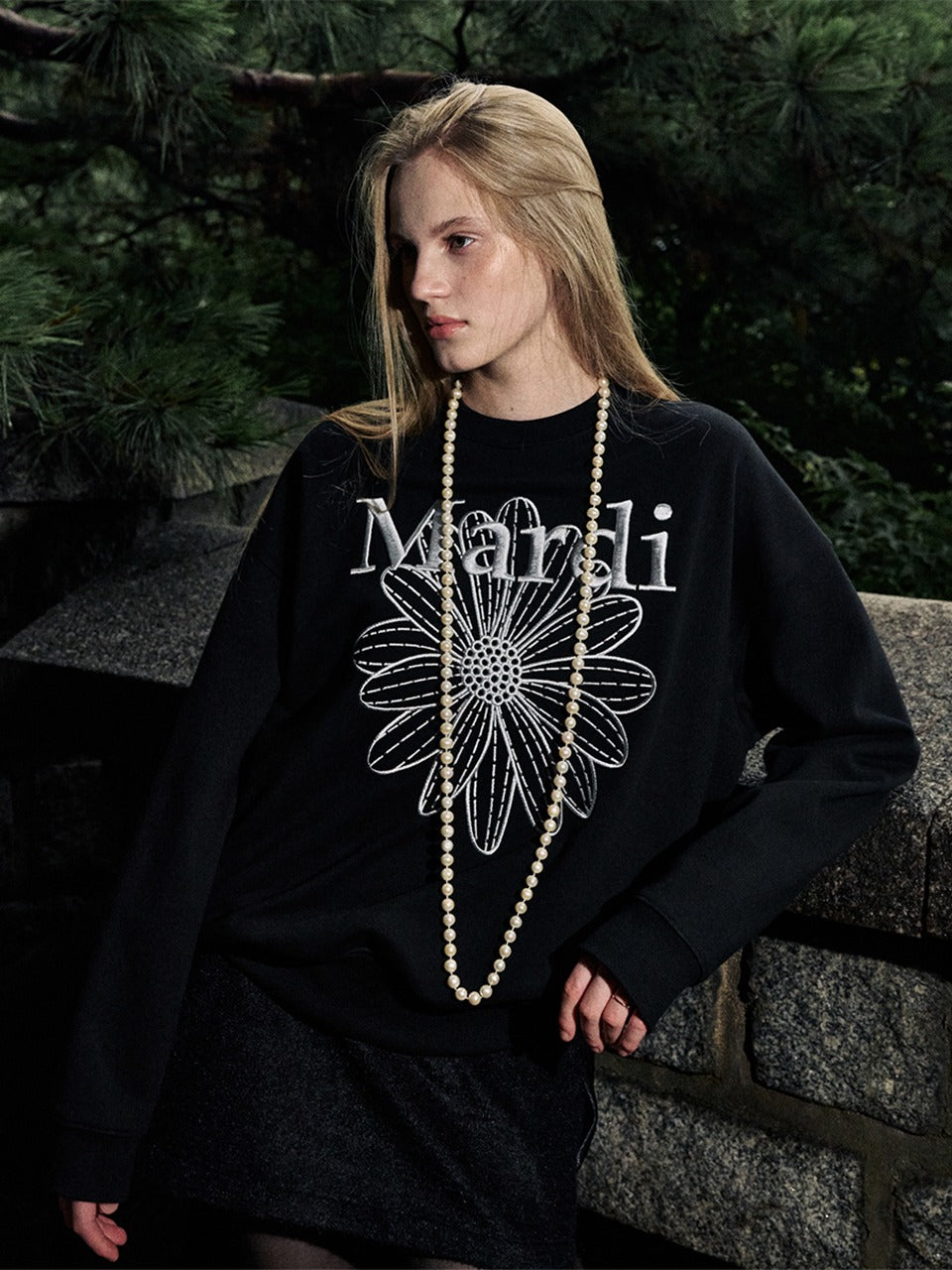 SWEATSHIRT FLOWERMARDI NEEDLEWORK_BLACK LIGHTGREY