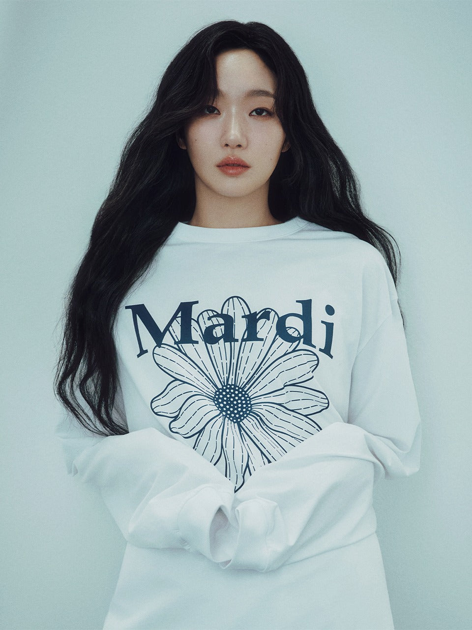 [Restocking on September 10] UNISEX TSHIRT LONG SLEEVE FLOWERMARDI_WHITE NAVY
