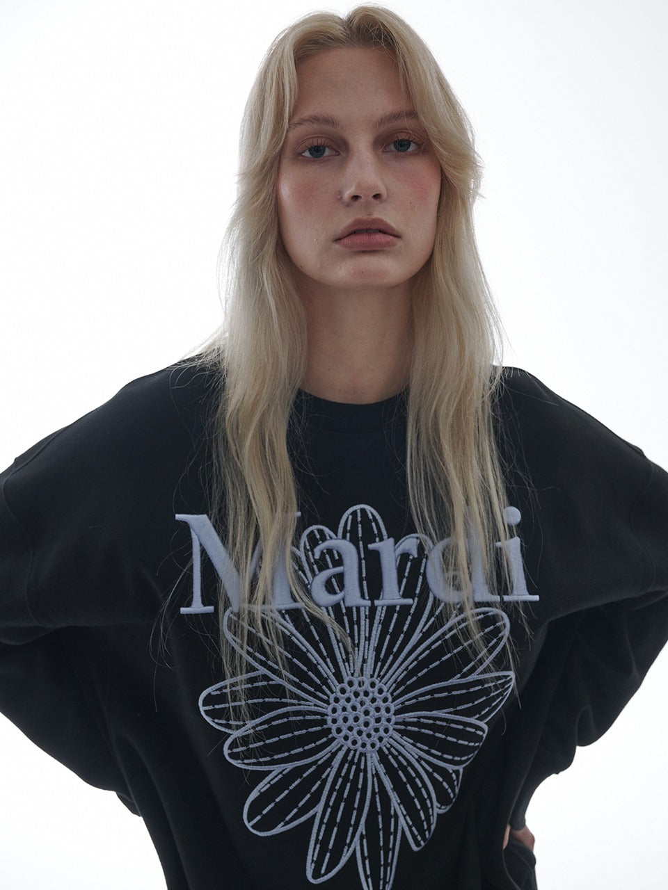 SWEATSHIRT FLOWERMARDI NEEDLEWORK_BLACK SKY