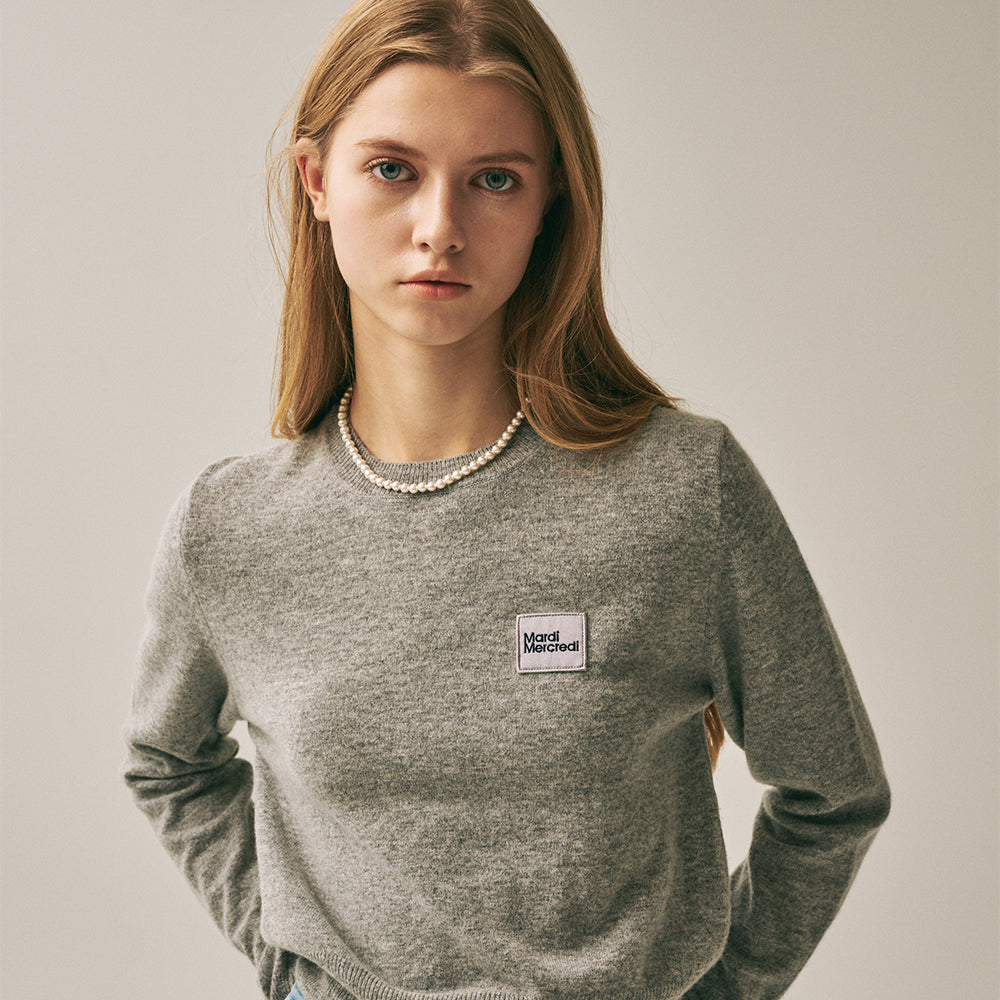 CASHMERE BLENDED ROUND NECK SQUARE LOGO_CHARCOAL