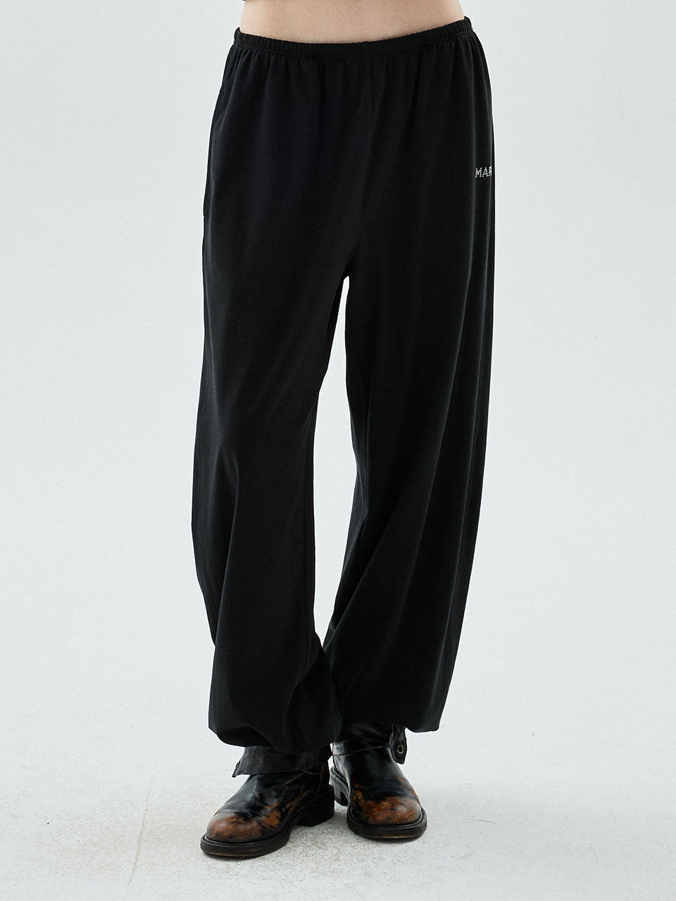 JOGGER PANTS MARDI LOGO HOTFIX_BLACK