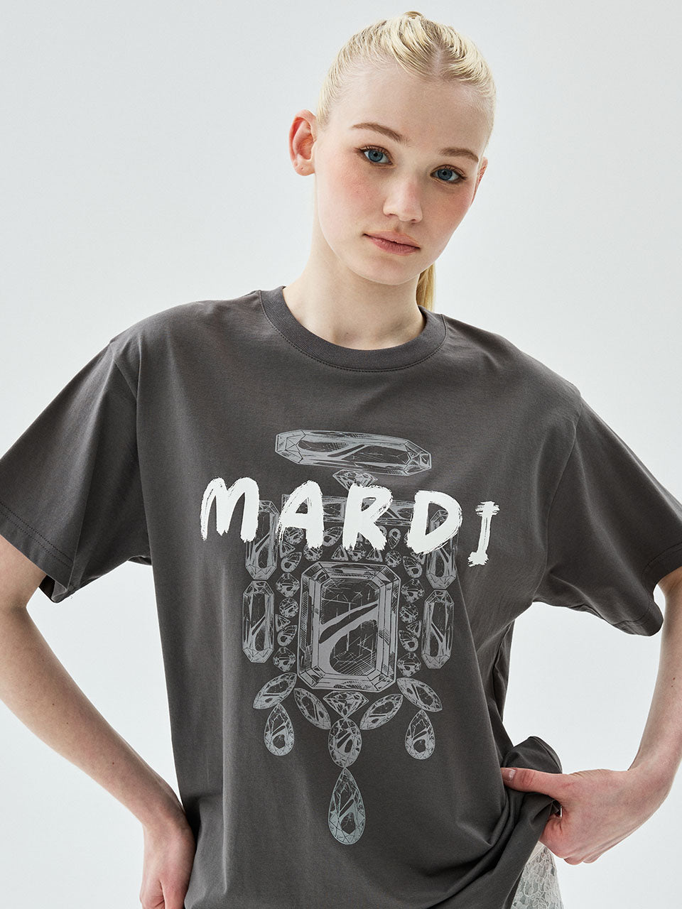TSHIRT BIJOU BRUSH LOGO MARDI_CHARCOAL WHITE