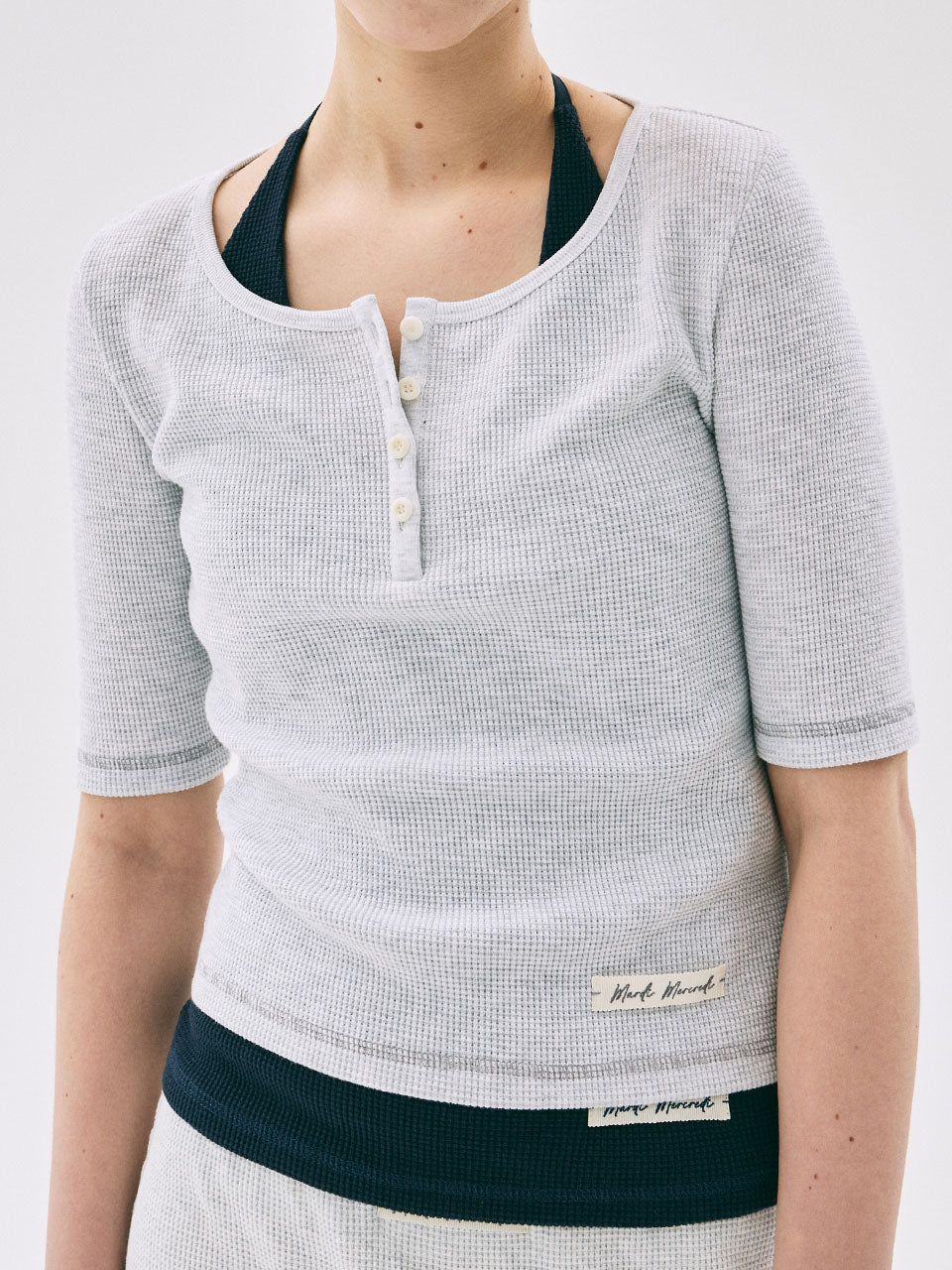 WAFFLE SLIM TOP HENLEY NECK HALF SLEEVE_HEATHER