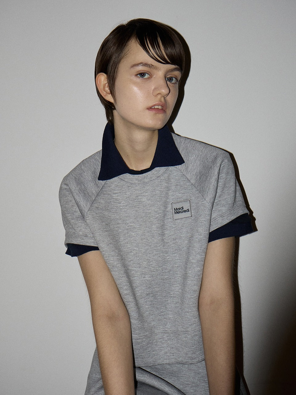 NEOPRENE TOP HALF SLEEVE SQUARE LOGO_GREY